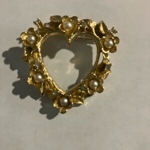 Elegant Gold Floral Heart Brooch with Pearls